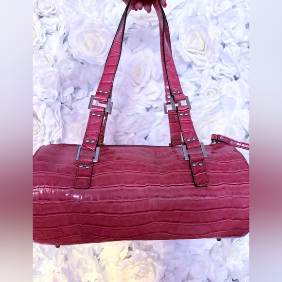 ✨Y2K VINTAGE GUESS PINK BARRL BAG PINK CROC BARREL BAG PINK GUESS SHOULDER BAG✨ - Picture 8 of 8